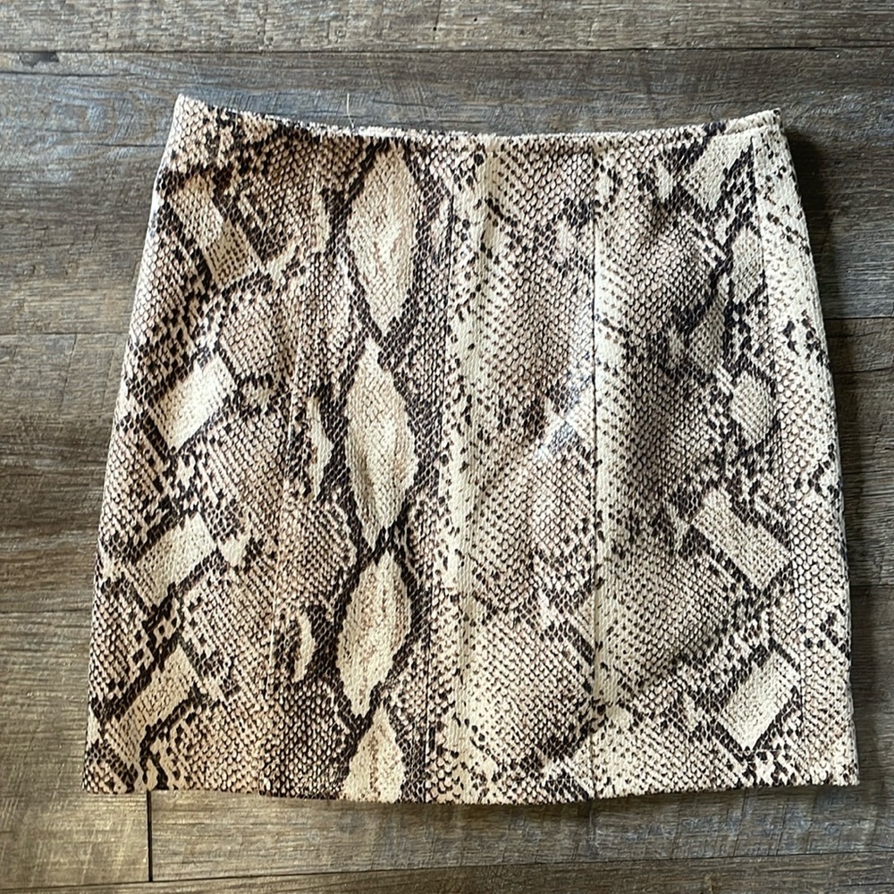 Lelis collection snake print mini skirt